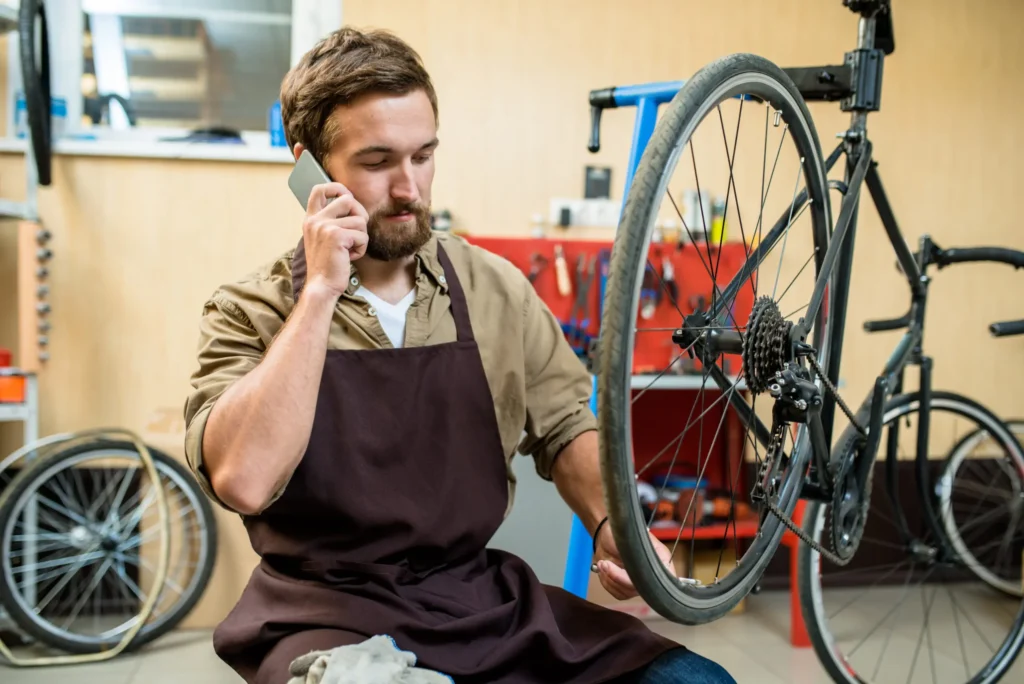 Mechanic on the phone offering telephone consulting
